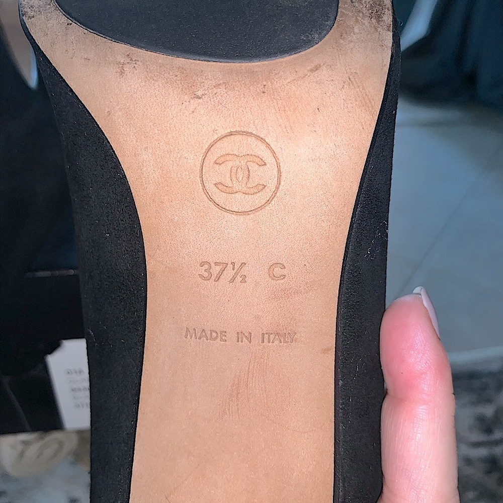 CHANEL Classic Suede Pumps - Picture 14 of 16